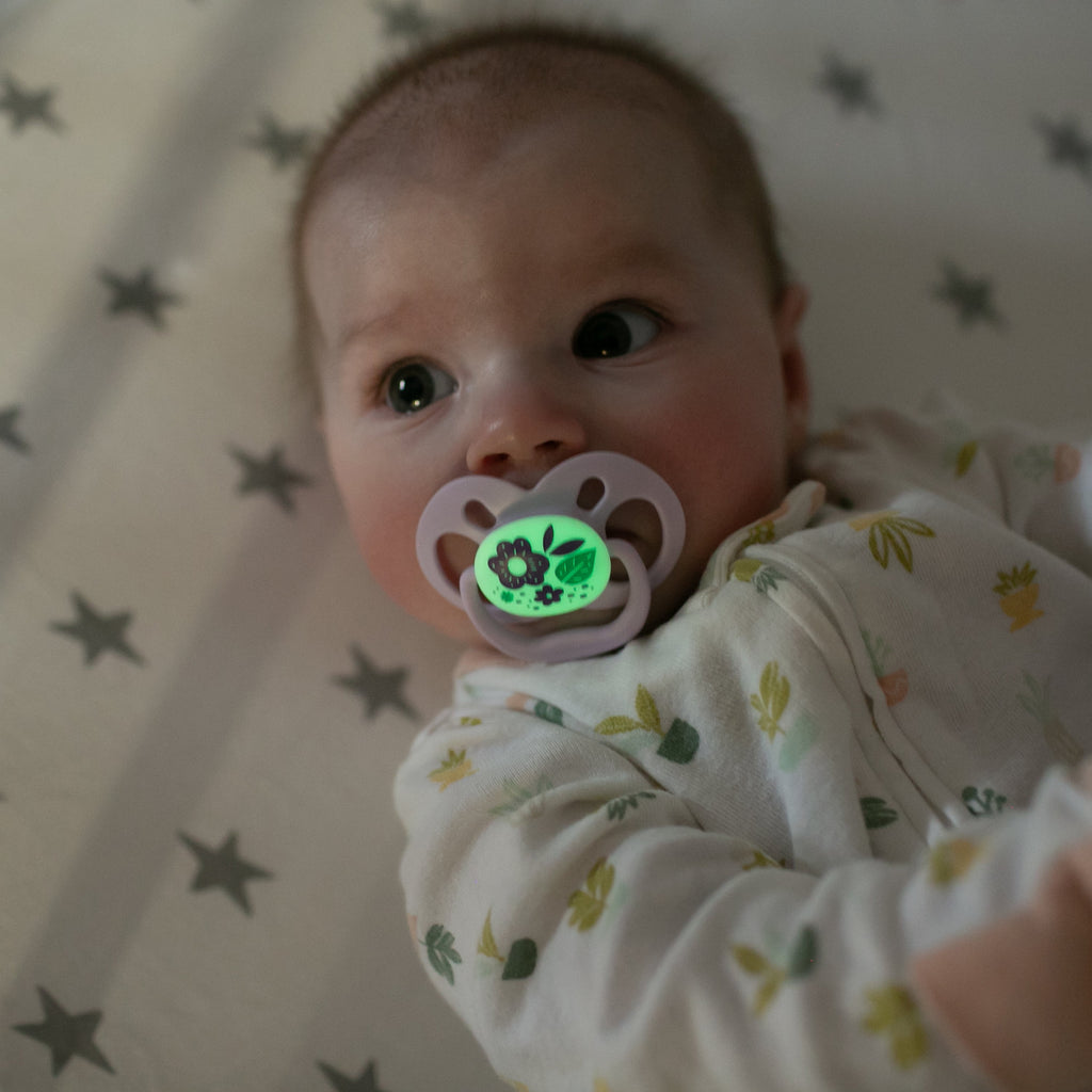 Advantage Baby Pacifier, Fully Symmetrical, Silicone Bulb, 6-18M, BPA Free, Squirrel/Glow, 4 Pack
