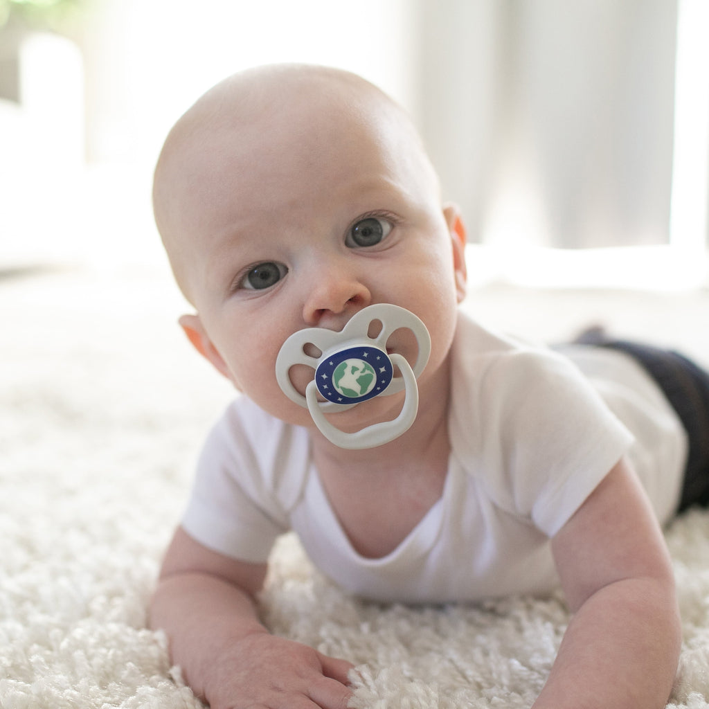 Advantage Baby Pacifier, Fully Symmetrical, Silicone Bulb, 6-18M, BPA Free, Squirrel/Glow, 4 Pack