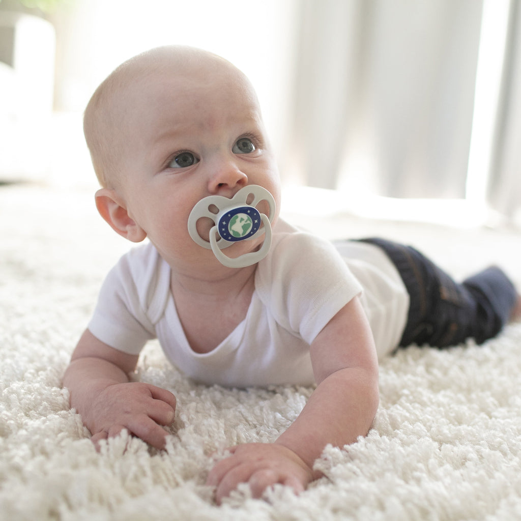 Advantage Baby Pacifier, Fully Symmetrical, Silicone Bulb, 6-18M, BPA Free, Squirrel/Glow, 4 Pack