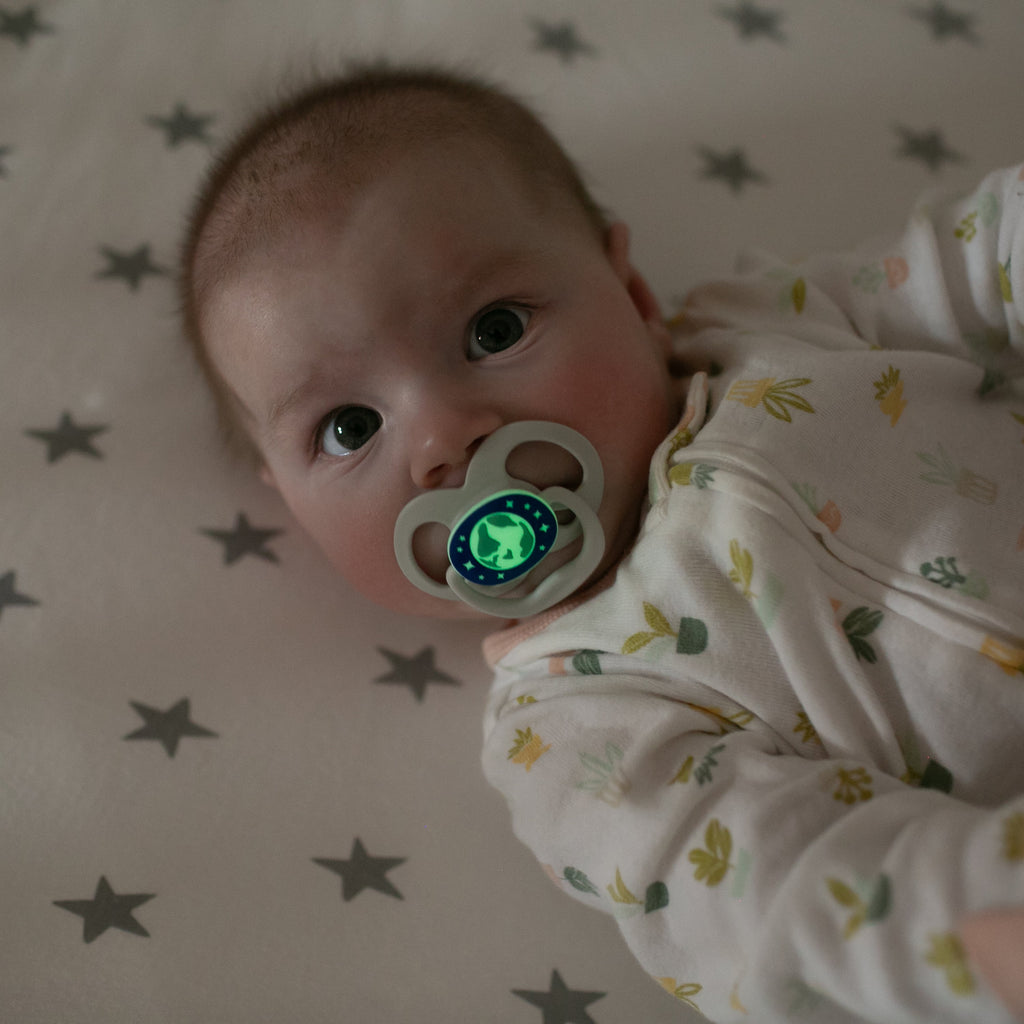 Advantage Baby Pacifier, Fully Symmetrical, Silicone Bulb, 6-18M, BPA Free, Squirrel/Glow, 4 Pack