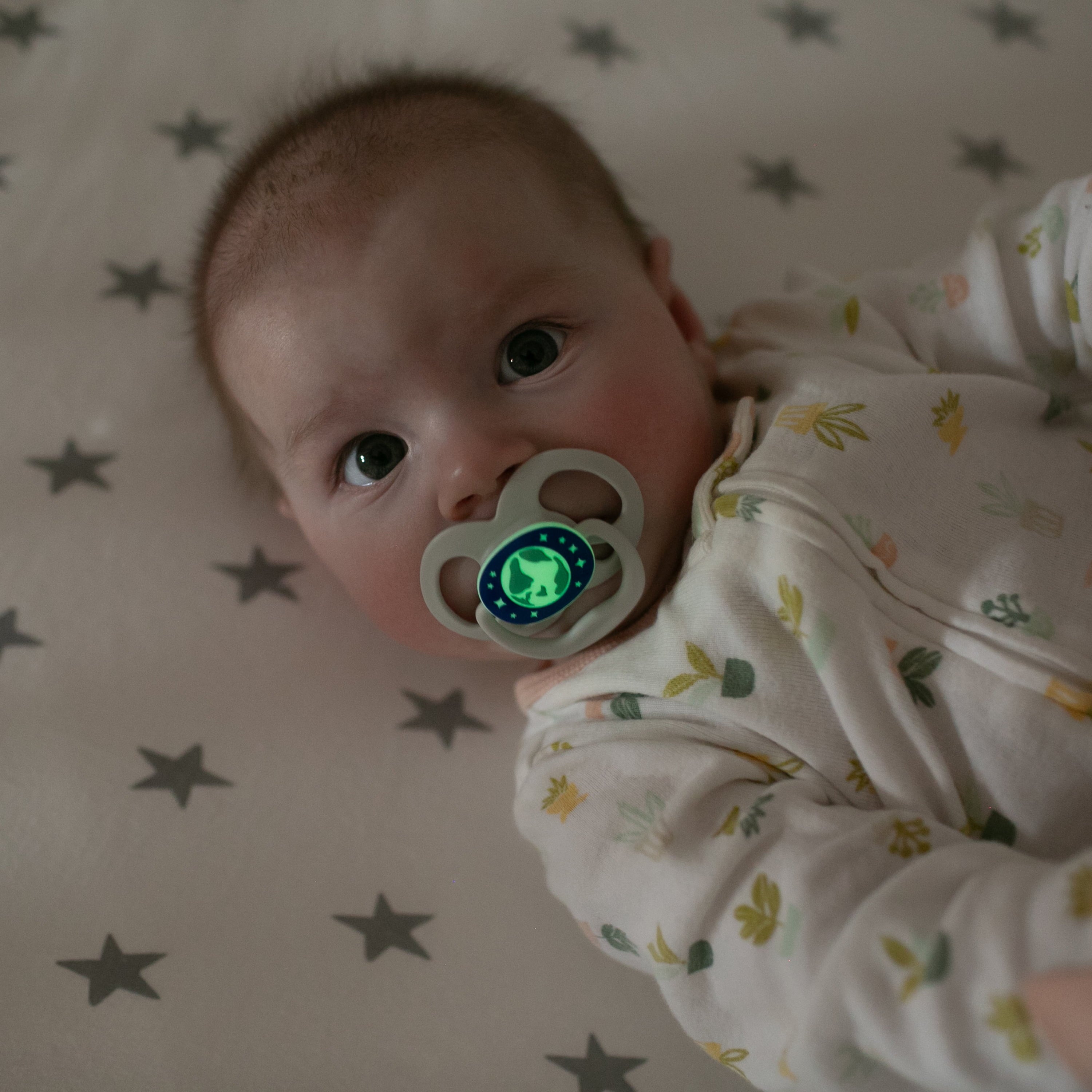 Advantage Baby Pacifier, Fully Symmetrical, Silicone Bulb, 6-18M, BPA Free, Squirrel/Glow, 4 Pack