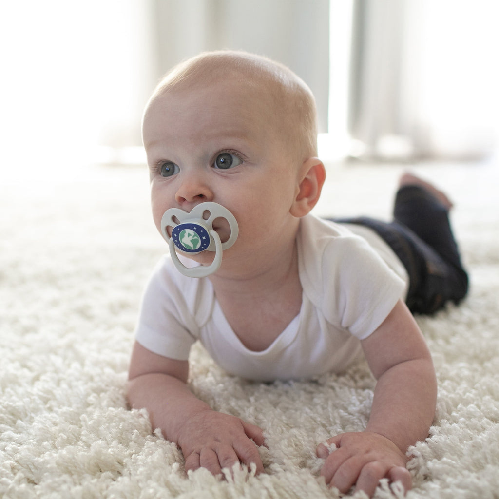 Advantage Baby Pacifier, Fully Symmetrical, Silicone Bulb, 6-18M, BPA Free, Squirrel/Glow, 4 Pack